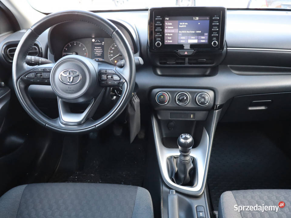 Toyota Yaris 15 VVTi asystent pasa ruchu śląskie Katowice