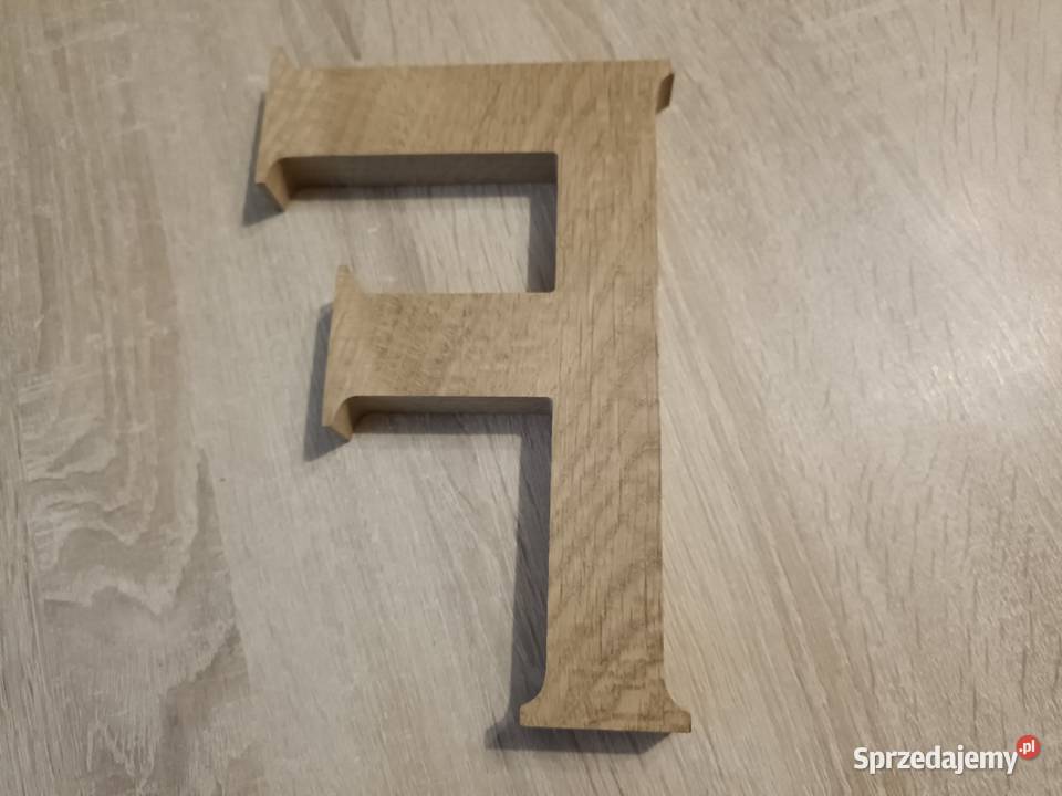 Drewniana litera F pomorskie Kwidzyn