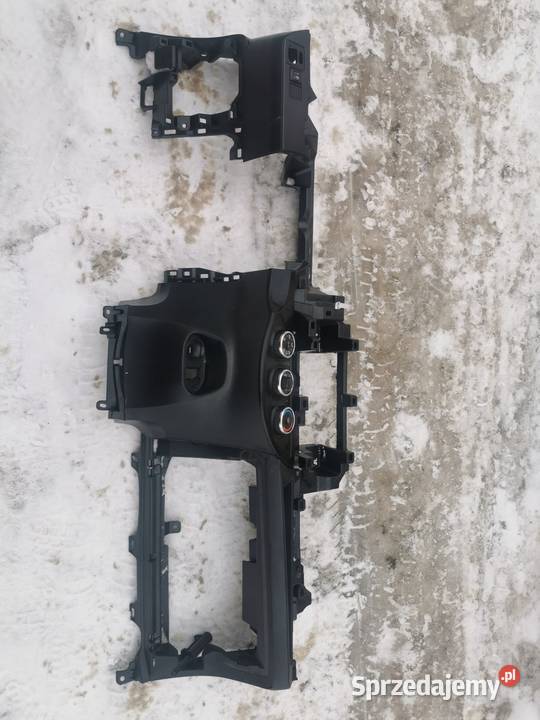 Deska rozdzielcza dolna Toyota Yaris III 15 VVTI Deski rozdzielcze, konsole sprzedam