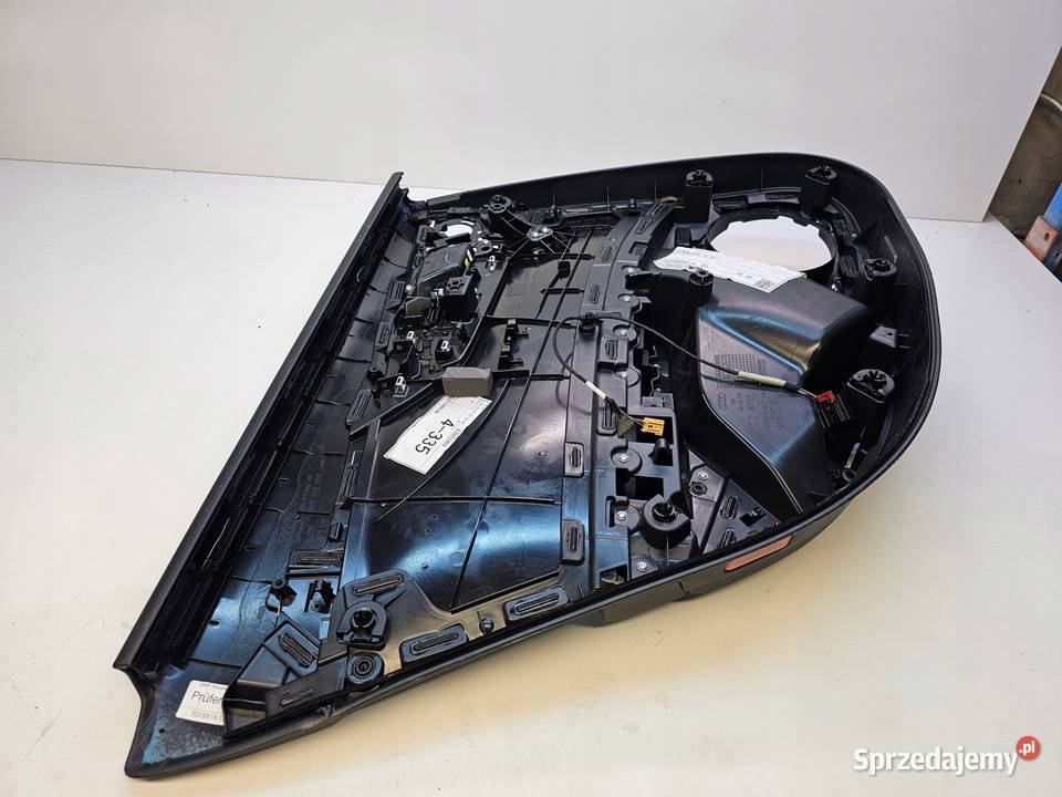 BOCZEK DRZWI PRAWY TYŁ AUDI A4 B9 8W0867318 Tapicerki samochodowe Przystajń
