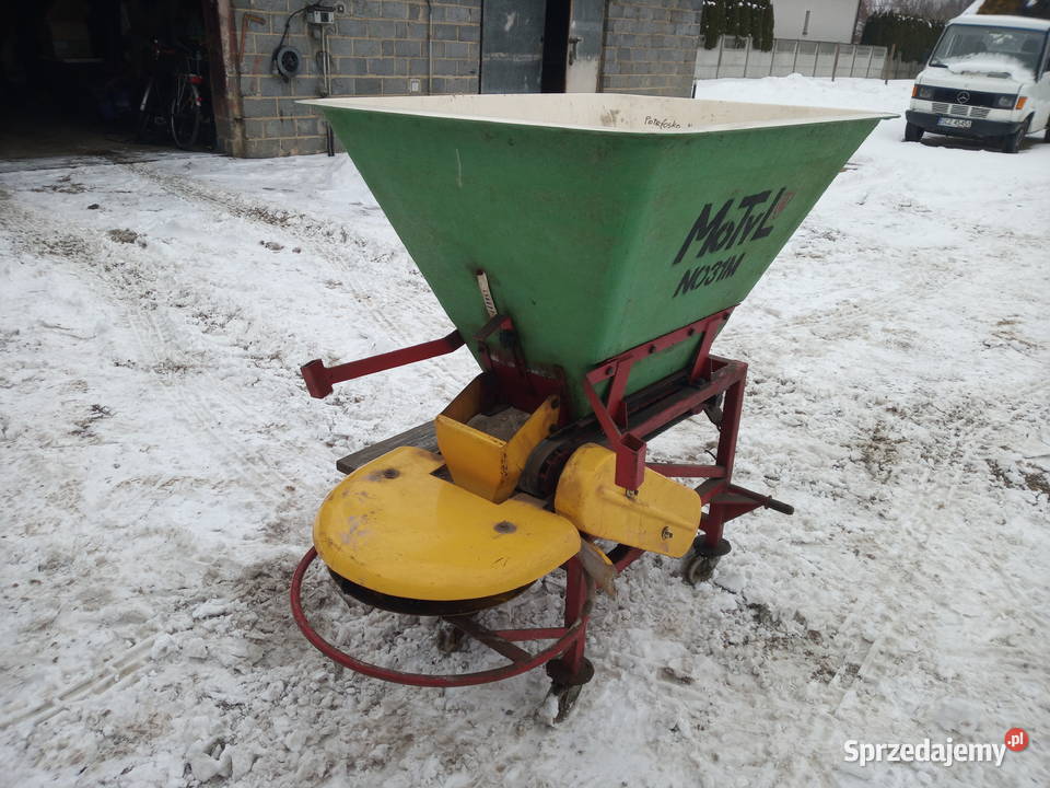 Rozsiewacz do nawozów i wapna MOTYL 400l śląskie Mykanów