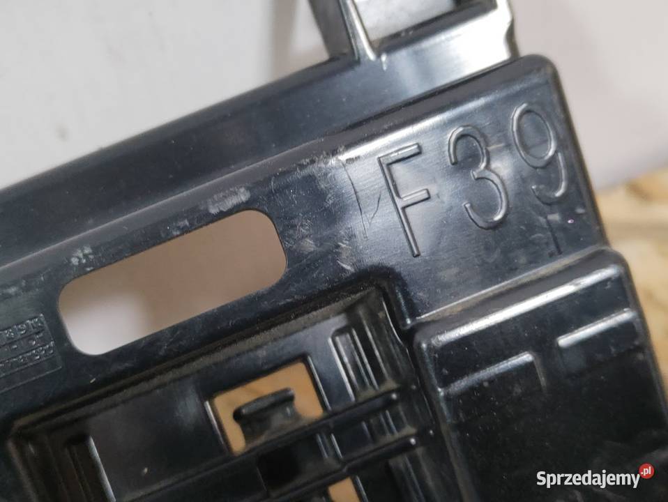 Ślizg Mocowanie Listwy Progowej Lewy Tył BMW X2 Pleszew