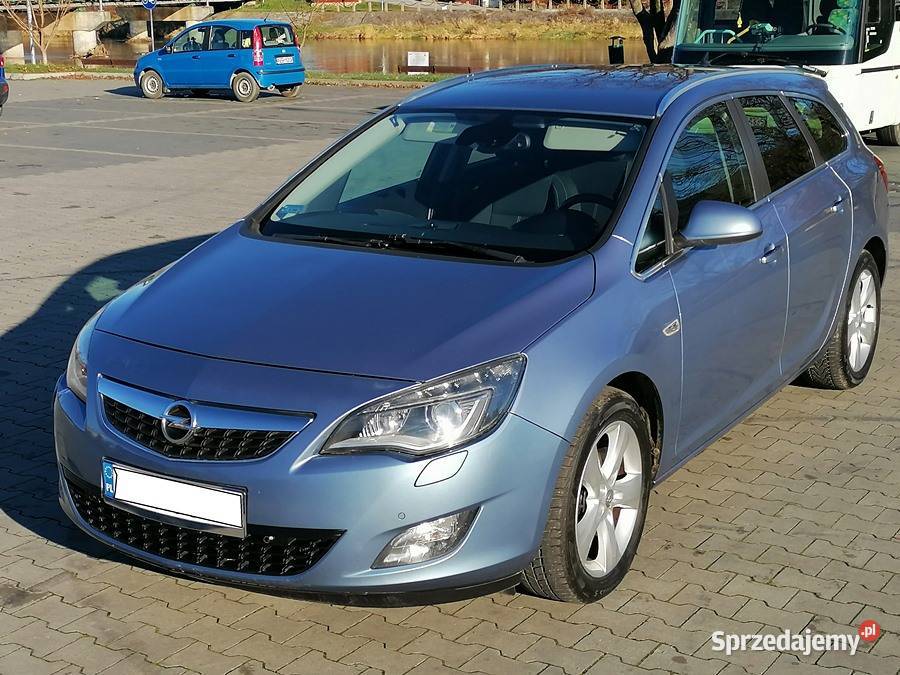 Opel Astra J Benzyna COSMO 14 Turbo GAZ 2010 ASR (kontrola trakcji) Sanok