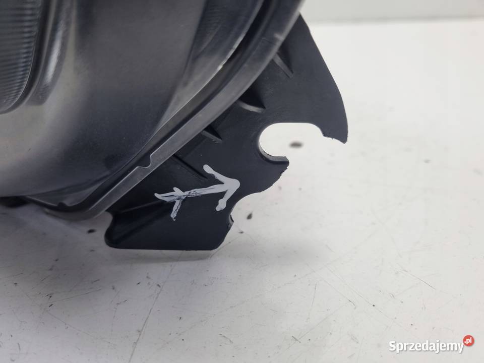 Volvo XC40 PRZEDNIA LAMPA PRAWA prawy przód FULL osobowe Janów