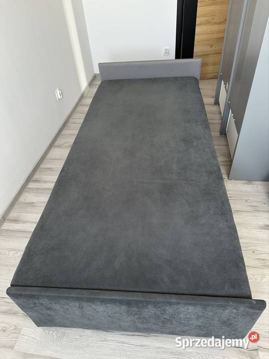 Tapczanik z pojemnikiem