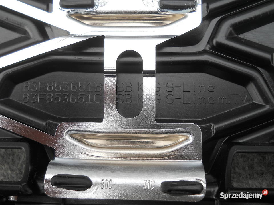 AUDI Q3 83A ATRAPA GRILL CHROM 83F853651A SLINE Siechnice