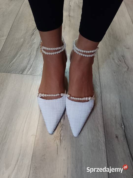 49 Białe bogato zdobione perłami czółenka Kraków