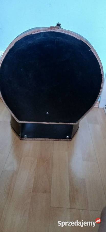 Zabytkowy kufer na kapelusze Nakrycia głowy Kraków