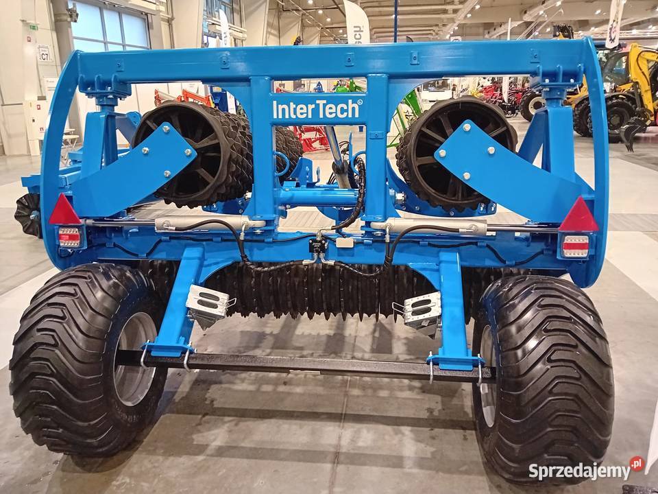 Wał posiewny ciągany na kołach InterTech
