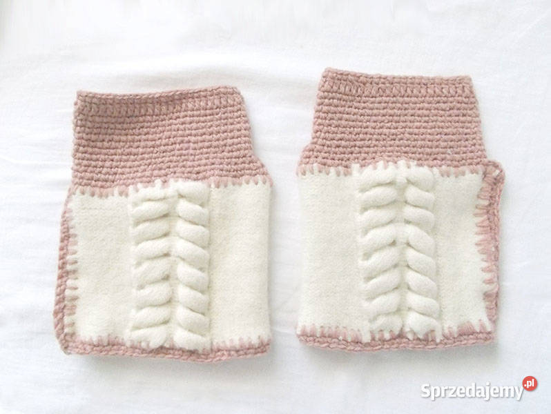 pudrowo kremowe mitenki wełniane mitenki ciepłe Kraków