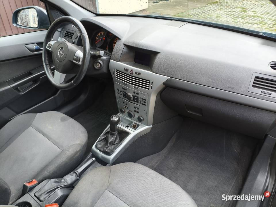 Opel Astra H 17 CDTI 110 2011 1700cm3 Tomaszów Mazowiecki