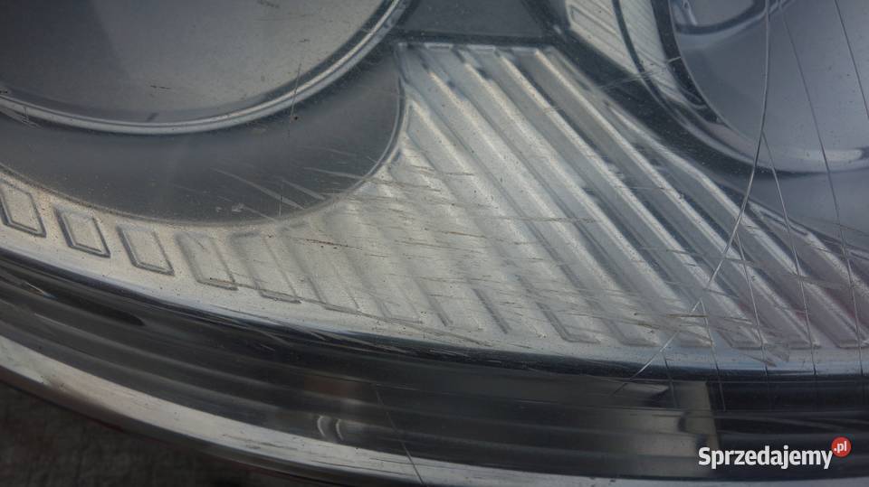 LAMPA PRAWA PRZEDNIA REFLEKTOR PRAWY VW GOLF V
