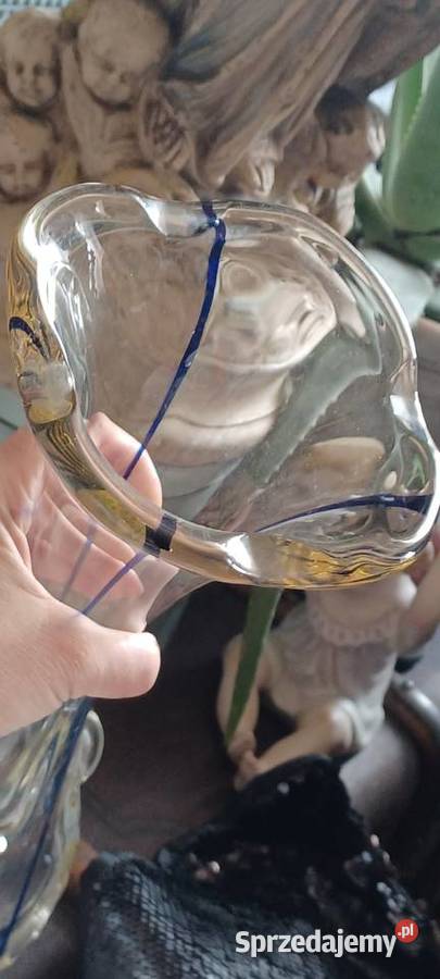 z wtopionymi kobaltowymi smugami nitkami wazon Wazony