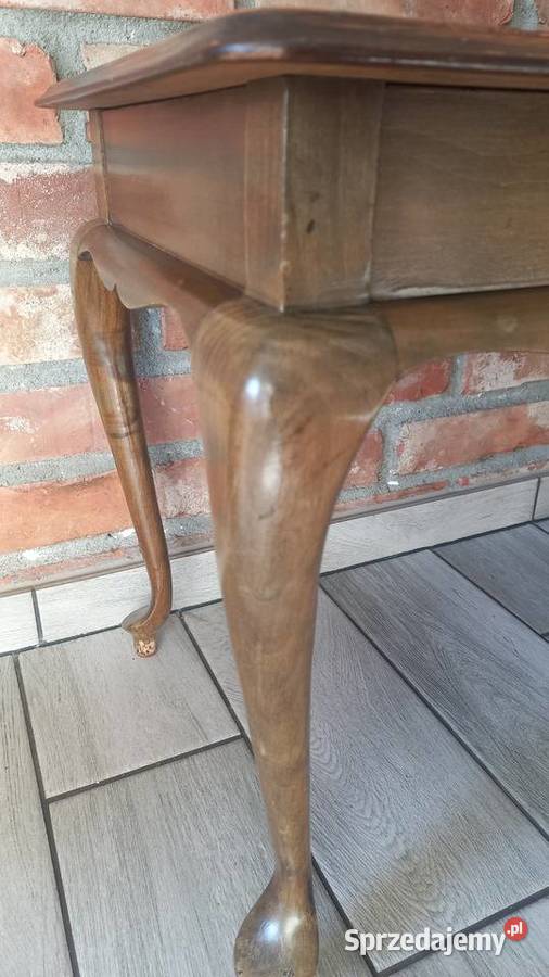 Drewniany stolik stylowy boczny z giętymi nogami Gawroniec