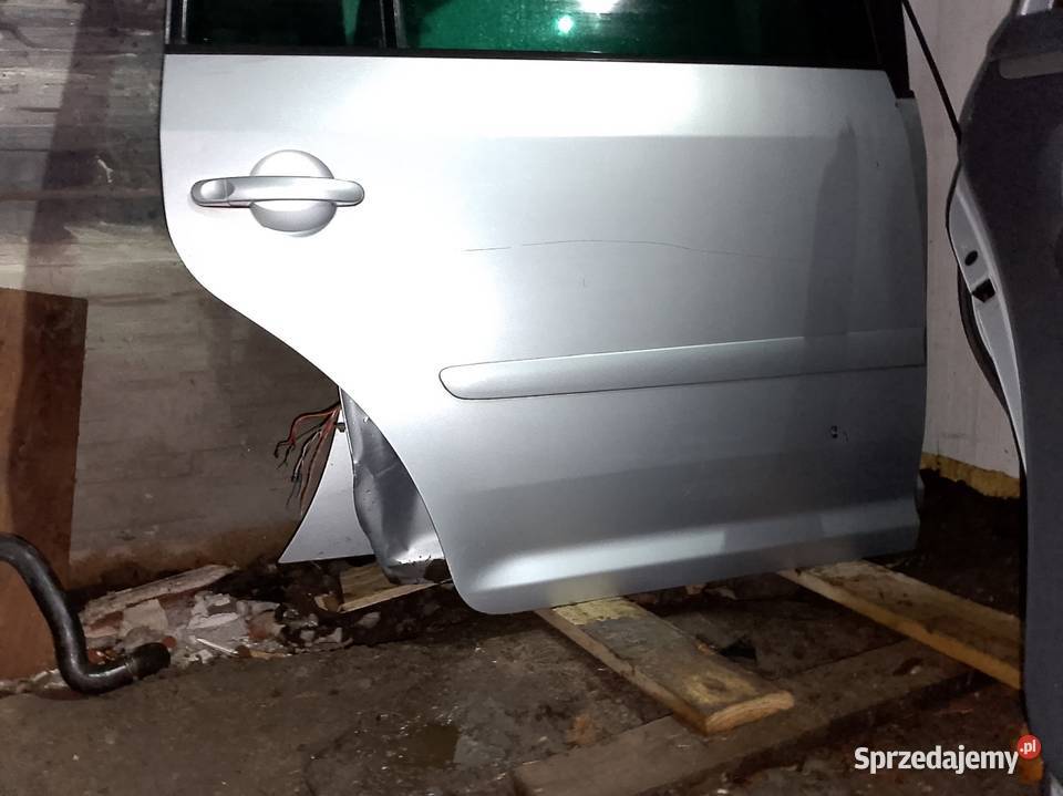 VW Touran maska drzwi Rok produkcji 2005 Góra sprzedam