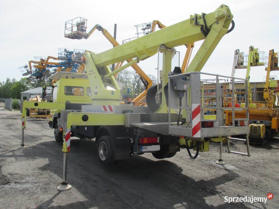 Podnośnik koszowy Wumag WT230 na samochodzie Pleszew