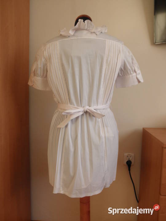 Biała bluzka fiirmy Rinascimento Gdańsk