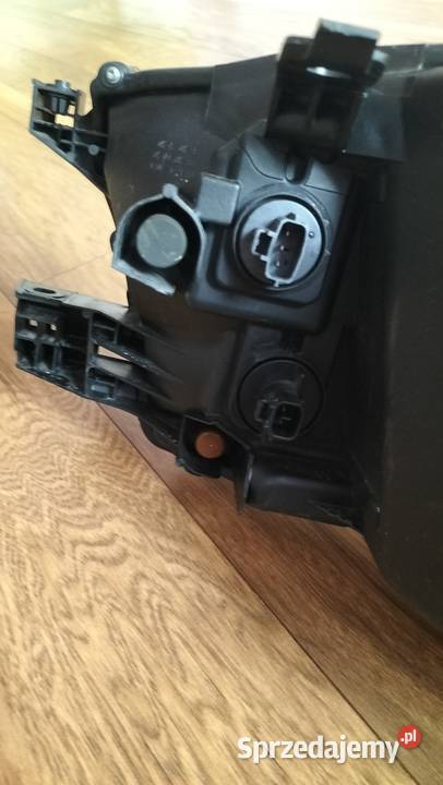 Toyota Hilux lampa przednia prawa żarówki w Chocianów