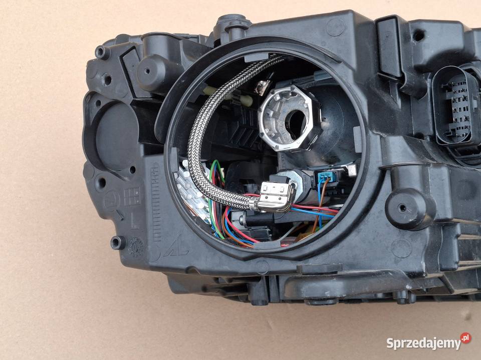 SKODA OCTAVIA III 3 REFLEKTOR LEWY BIXENON LED Bieleń sprzedam