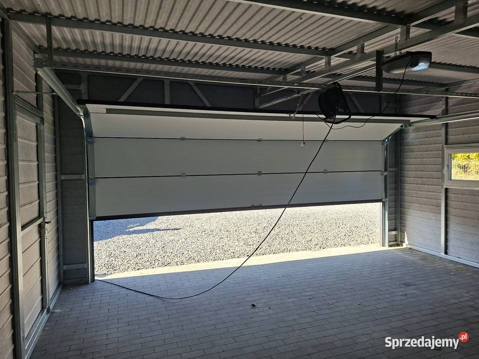 Garaż blaszany z bramą Segmentową Garaż 580x6 Koszalin