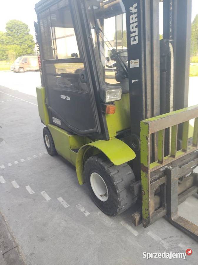 Clark CGP25 triplex wolny skok wózek widłowy Clark Kaliska