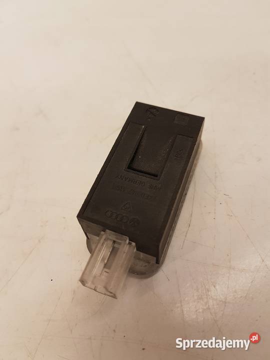 LAMPKA OŚWIETLENIE KABINY AUDI LED 4E0947415 Przystajń