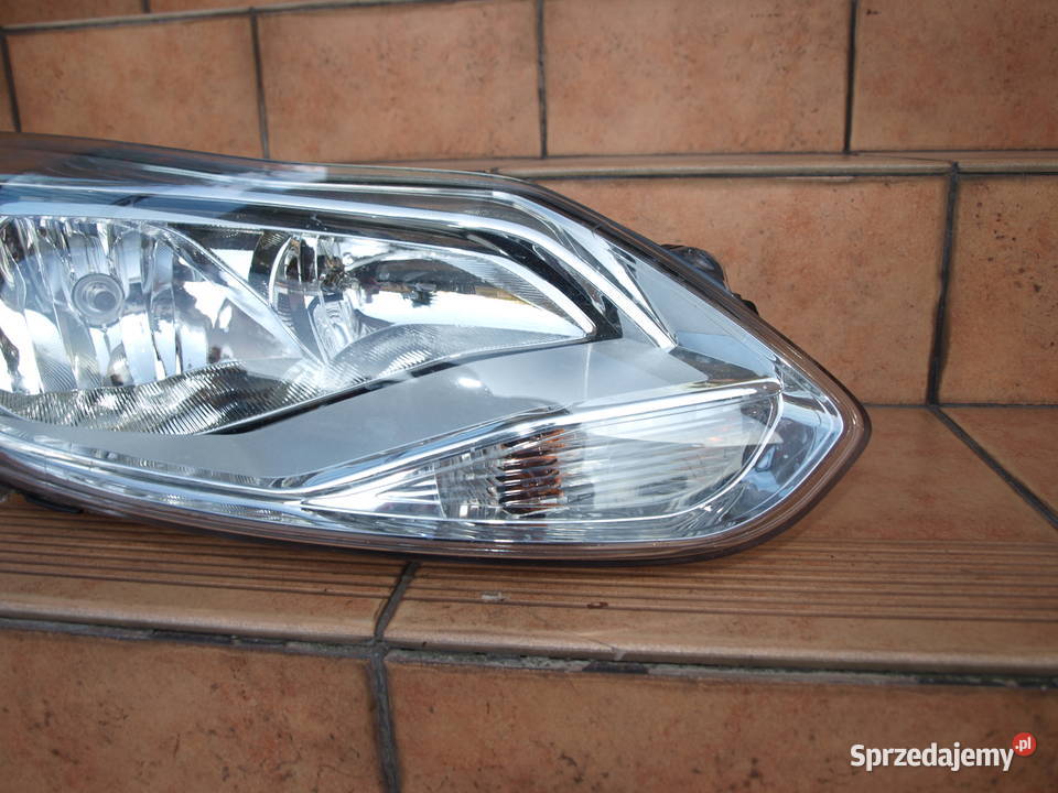 Ford Focus Mk3 lampa prawa przód zwykła 2011 Lampy przednie wielkopolskie Kalisz