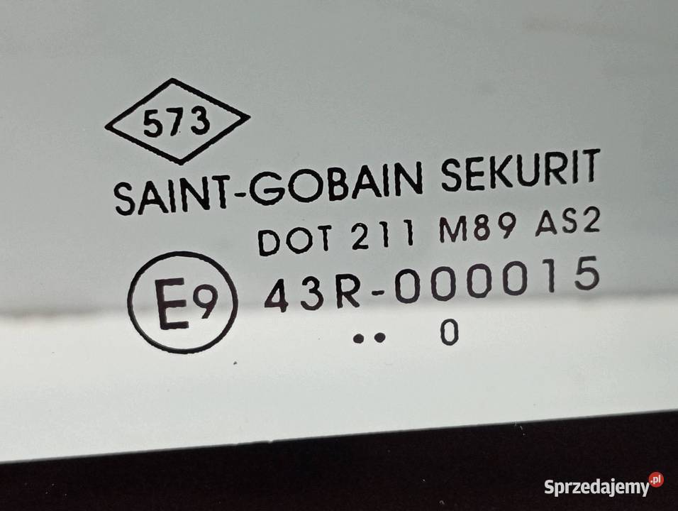 SZYBA KAROSERYJNA PRAWY TYŁ Dacia Lodgy I 2012
