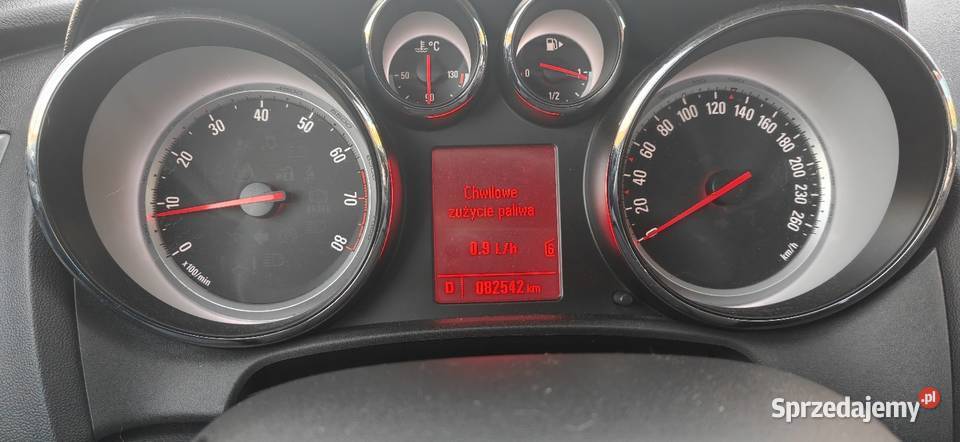 Opel Astra J 2012r z małym przebiegiem lakier metallic Police