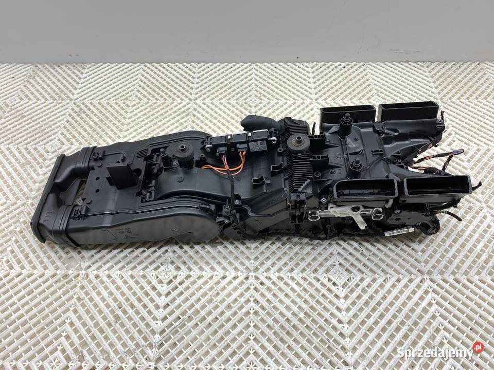 NAGRZEWNICA TYŁ AUDI Q8 4M0820004 SUV KOMBAJN osobowe