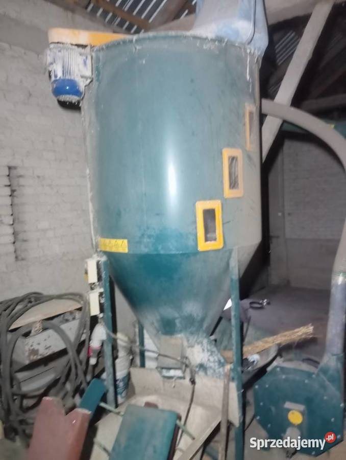 Młynek z mieszalnikiem pasz Rakowo-Czachy sprzedam