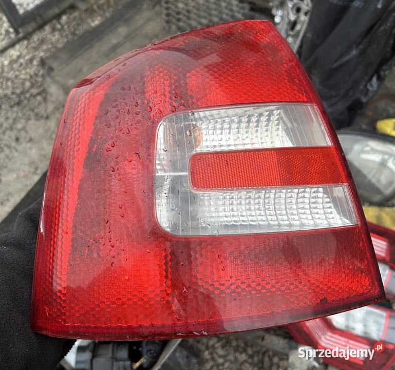 lampa tylna lampy tylne lewa prawa Skoda Octavia osobowe świętokrzyskie Bodzentyn