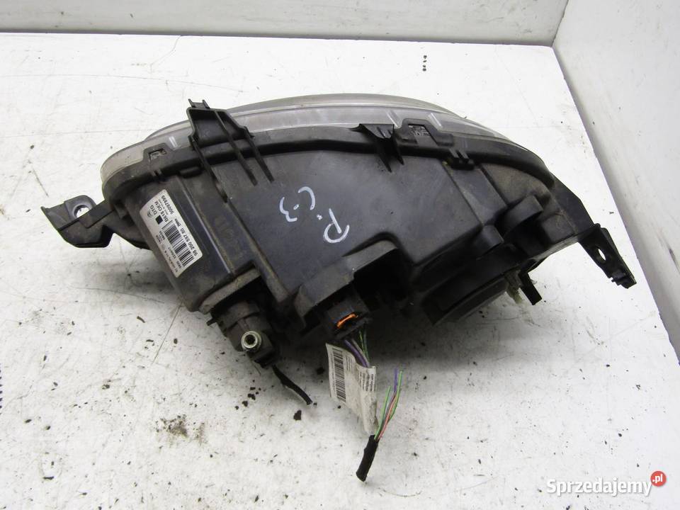 LAMPA PRZEDNIA PRAWY PRZÓD CITROEN C3 III Lampy przednie