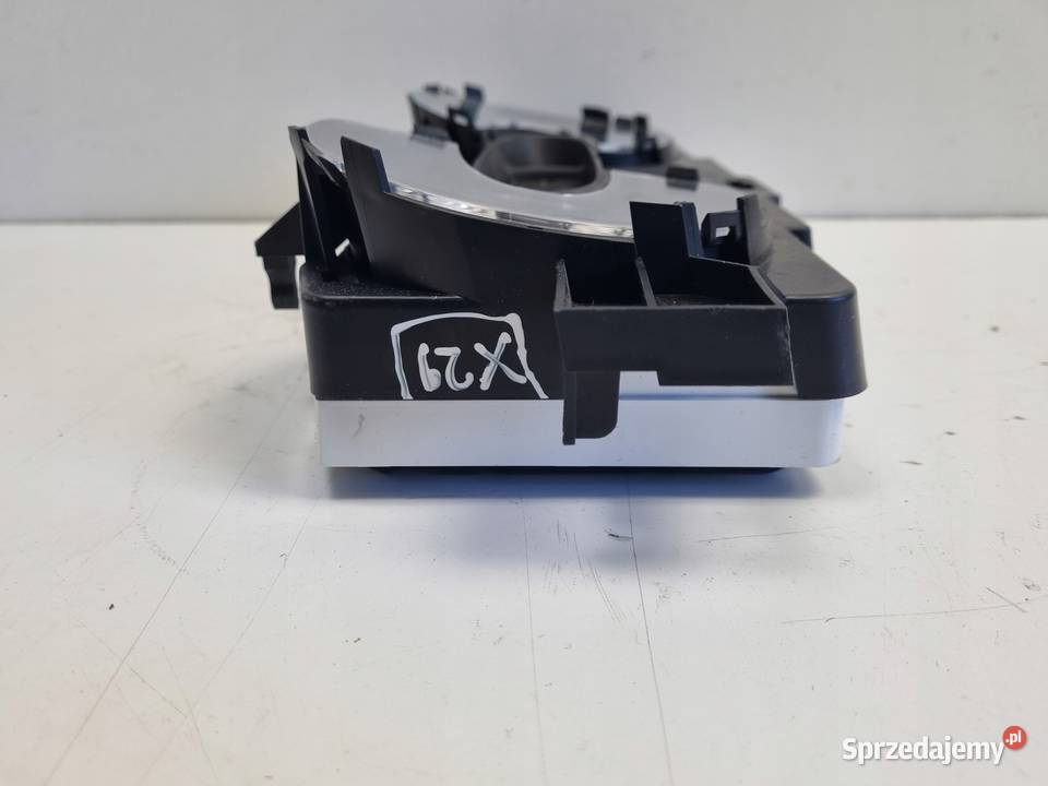 Renault Captur I benzyna LICZNIK ZEGARY Europa