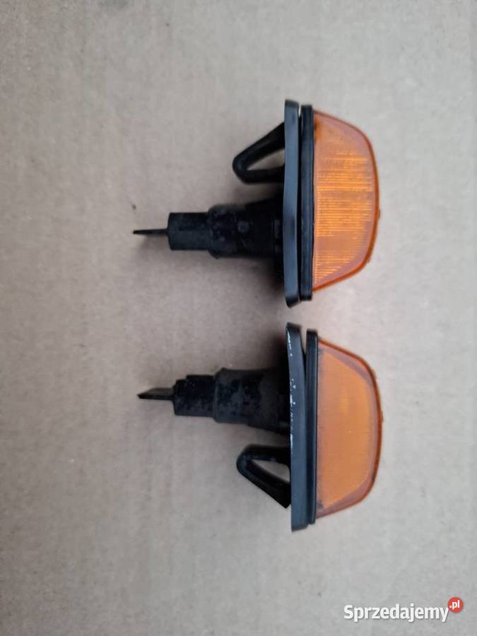 Kierunkowskazy kierunki migacze boczne Fiat 126p Strzelce Opolskie sprzedam
