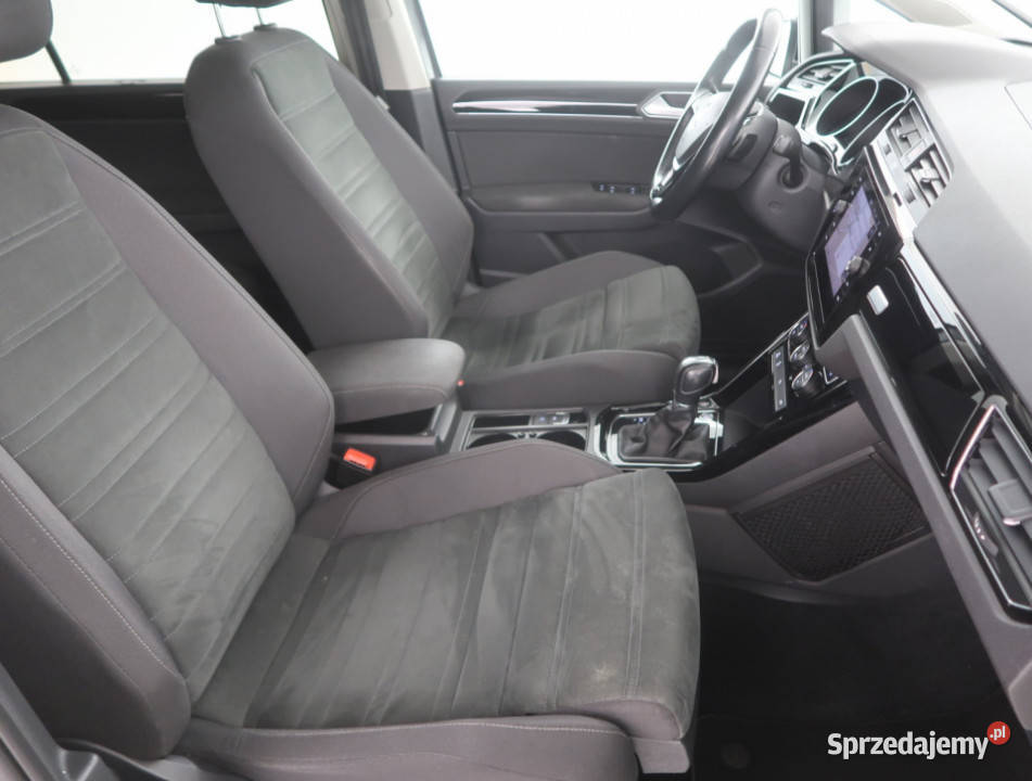 VW Touran 18 TSI asystent pasa ruchu Bielany Wrocławskie