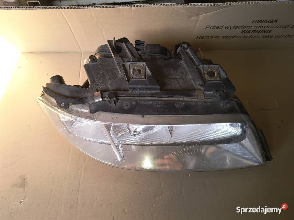 Audi A6 C5 9701 Reflektor prawy Xenon eur Domasław