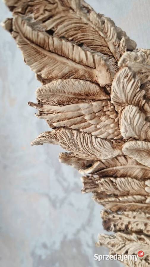 Piękny anioł z kwiatami we włosach Zamość