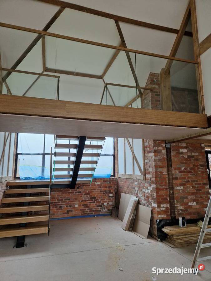 schody jednobelkowe półkowe balustrady szklane Tokarnia