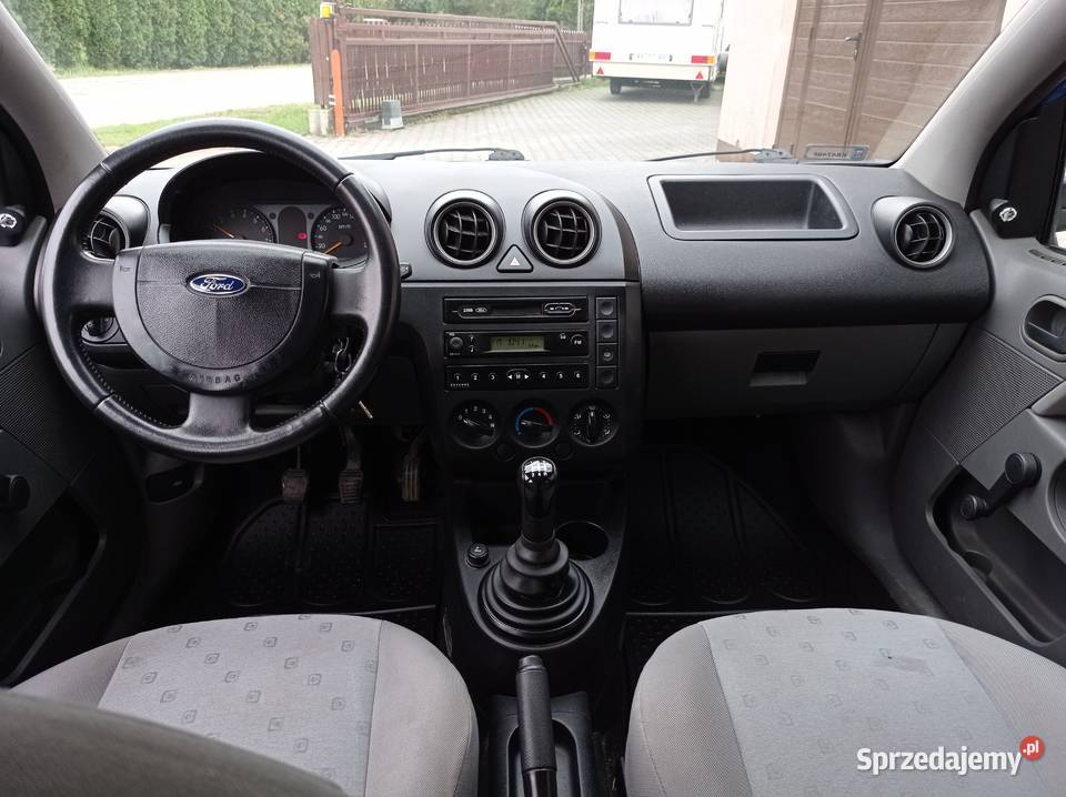 Ford Fiesta 2003 13 benzyna długie opłaty stan możliwa zamiana Kraków