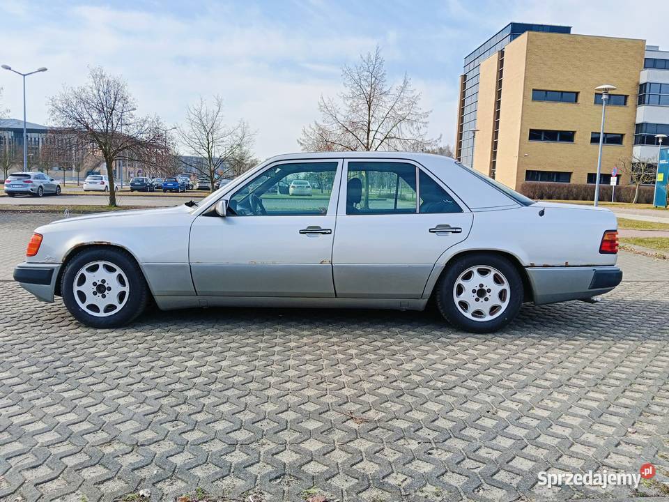 MercedesBenz W124 22 Mercedes 220E 92 LPG MP3 Poznań