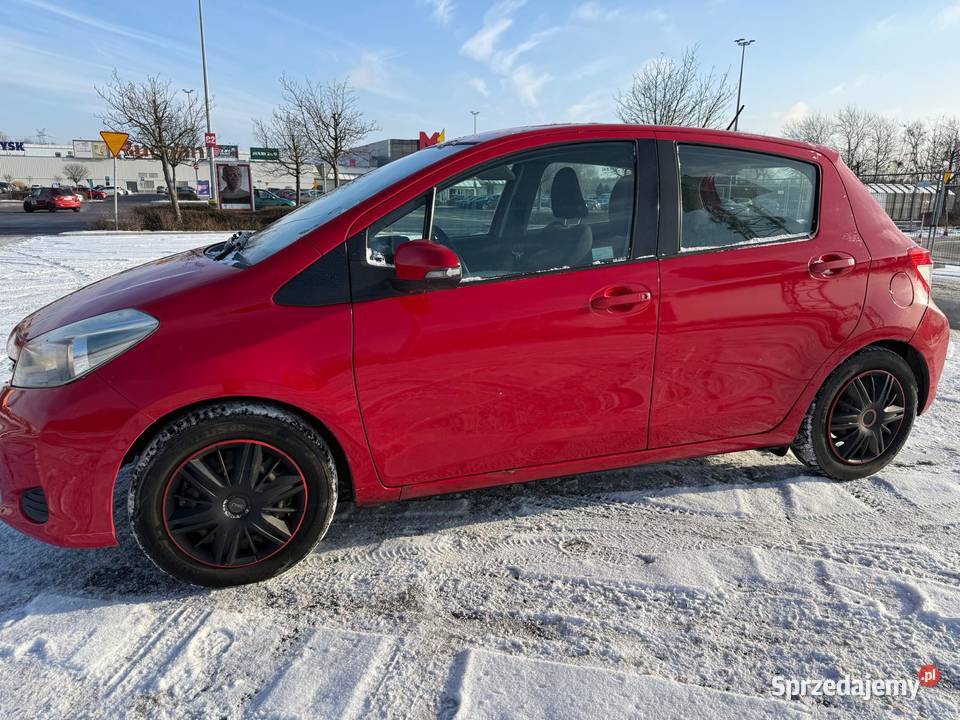 Toyota Yaris 133 2012 Rok produkcji 2012 Yaris Tarnowskie Góry sprzedam