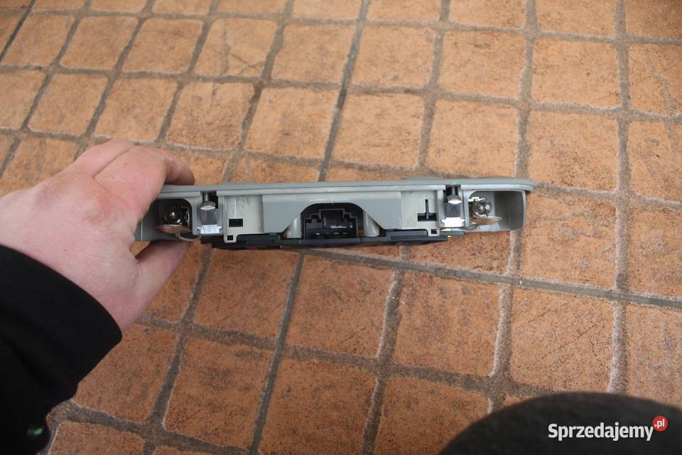 LAMPKA PODSUFITKI AUDI A4 B6 8E0947111A osobowe