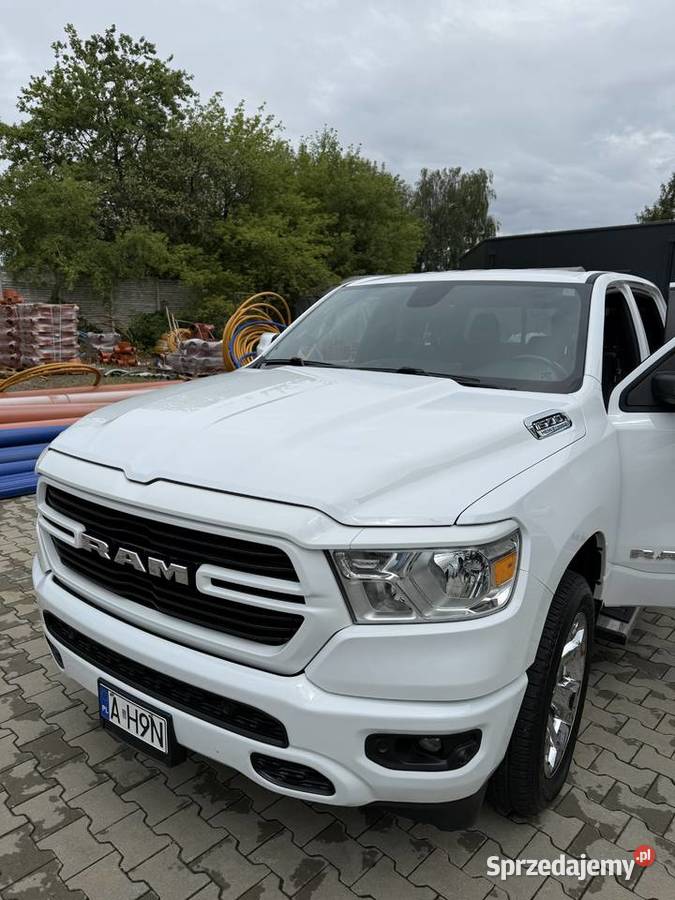 Dodge RAM 1500 lifting bogato wyposażony super 390KM