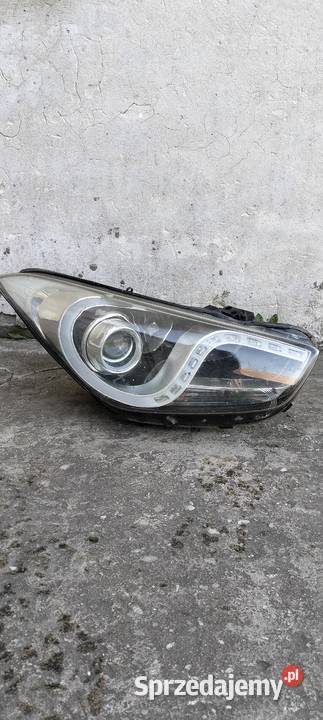 Hyundai i40 Lampa Prawa LED XENON Uszkodzona Poświętne