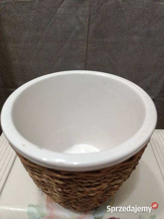 Dekoracja ogrodu doniczka osłonka wiklina Zamość