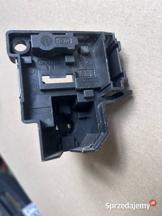 Wkład żarówki Audi a6c6 kombi 4F9945222A osobowe Grudziądz sprzedam