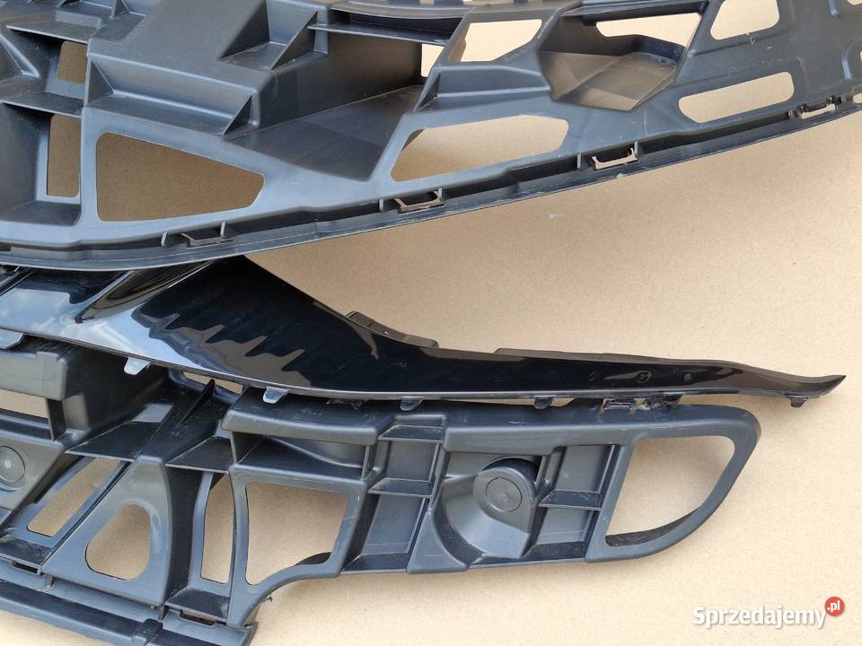 SEAT CUPRA BORN WZMOCNIENIE GRILLA ZDERZAKA osobowe Bieleń