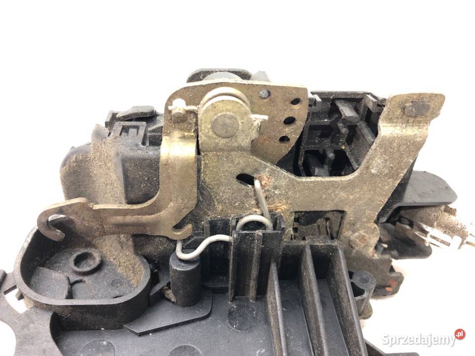 ZAMEK DRZWI LEWY TYŁ VW GOLF IV Hatchback 9708