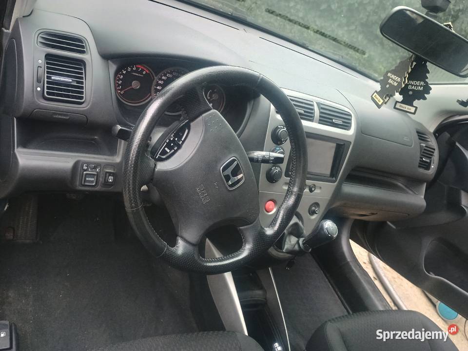 Honda Civic czarna rocznik 2004 16 1590cm3 Brzegi